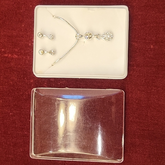 Eastern Indian Silver & Clear Glass Stone Necklace & Pierced Earring Set. - Picture 15 of 15